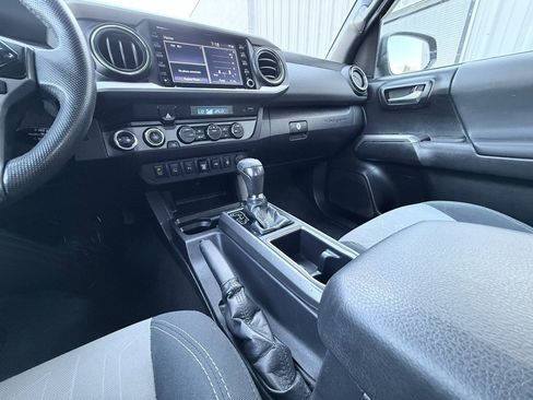 Used 2022 Toyota Tacoma TRD Off-Road image 21