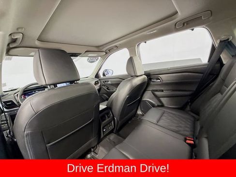 Used 2025 Nissan Rogue Platinum w/ Platinum Premium Package FWD image 10