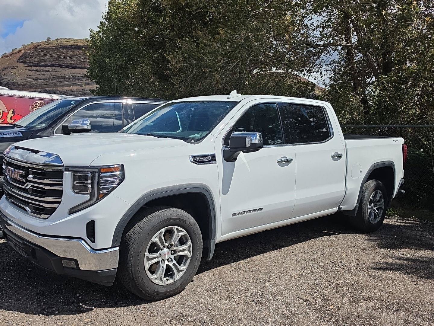 Used 2024 GMC Sierra 1500 SLT AWD/4WD image 1