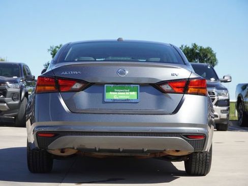 Used 2022 Nissan Altima 2.5 SV FWD image 8