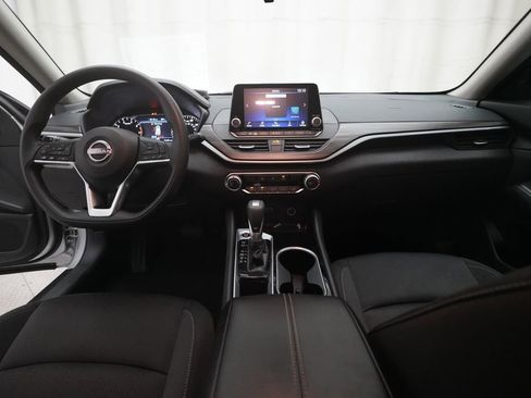 Used 2024 Nissan Altima 2.5 SV FWD image 5