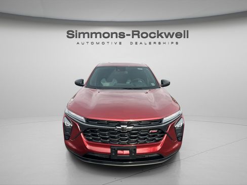 Used 2024 Chevrolet Trax RS image 2