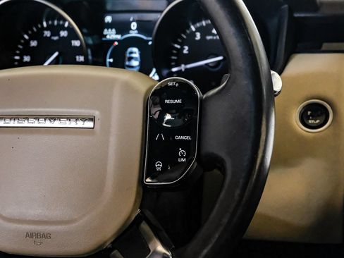 Used 2020 Land Rover Discovery SE AWD/4WD image 18