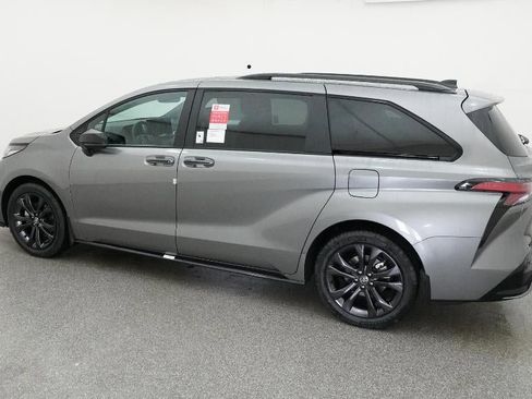 New 2026 Toyota Sienna XSE image 4