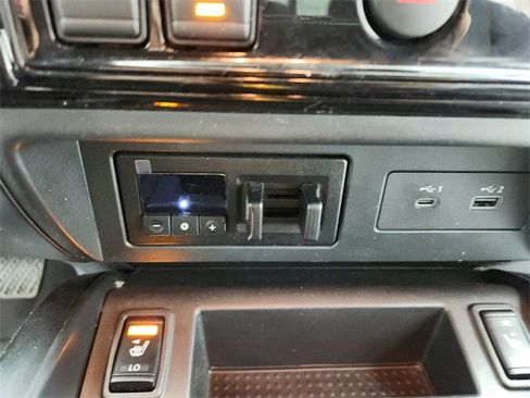 Used 2023 Nissan Titan SV w/ SV Convenience Package image 28