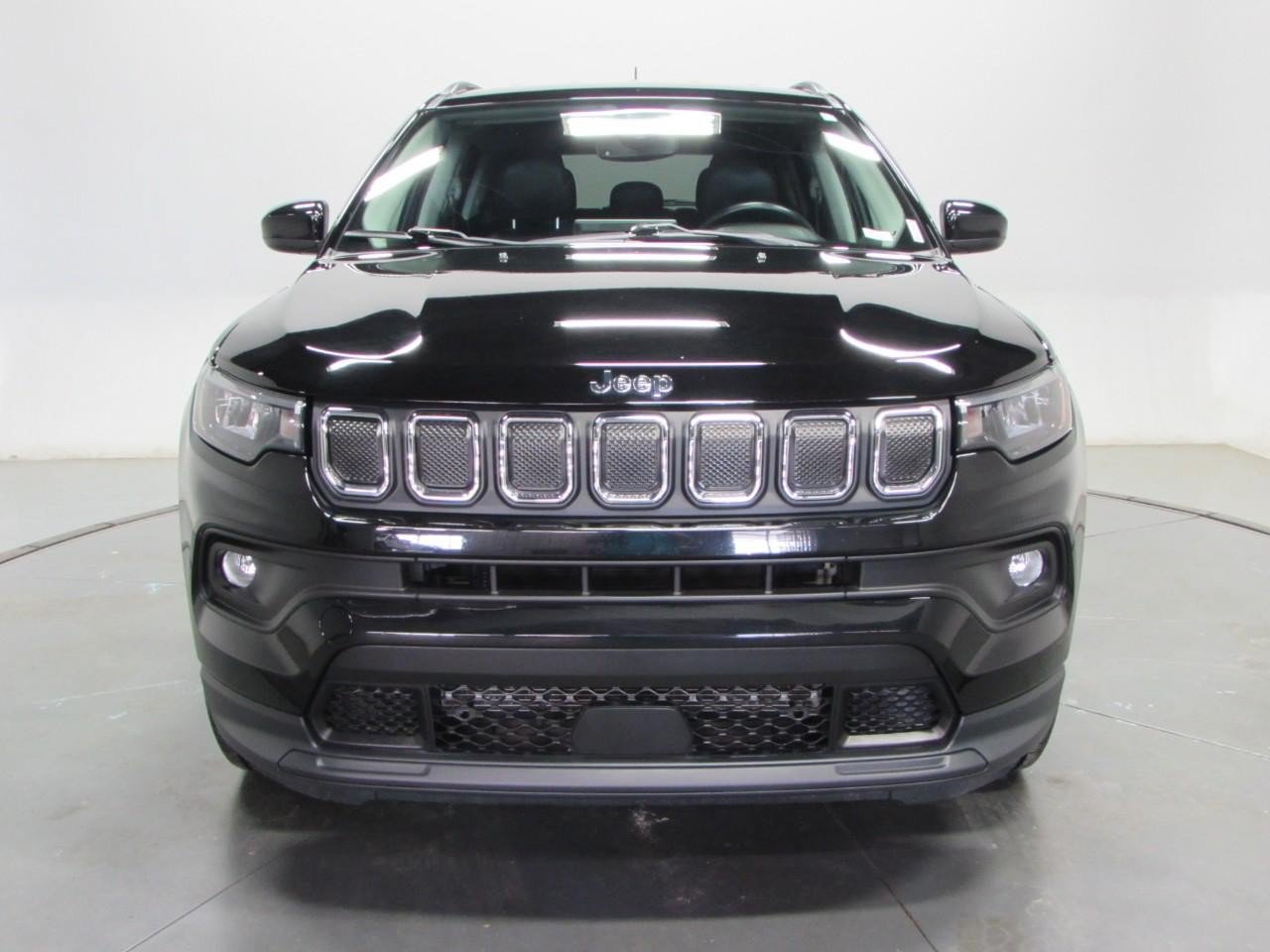 Used 2022 Jeep Compass Latitude AWD/4WD image 2