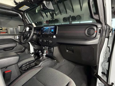 Used 2025 Jeep Wrangler Unlimited Rubicon image 19