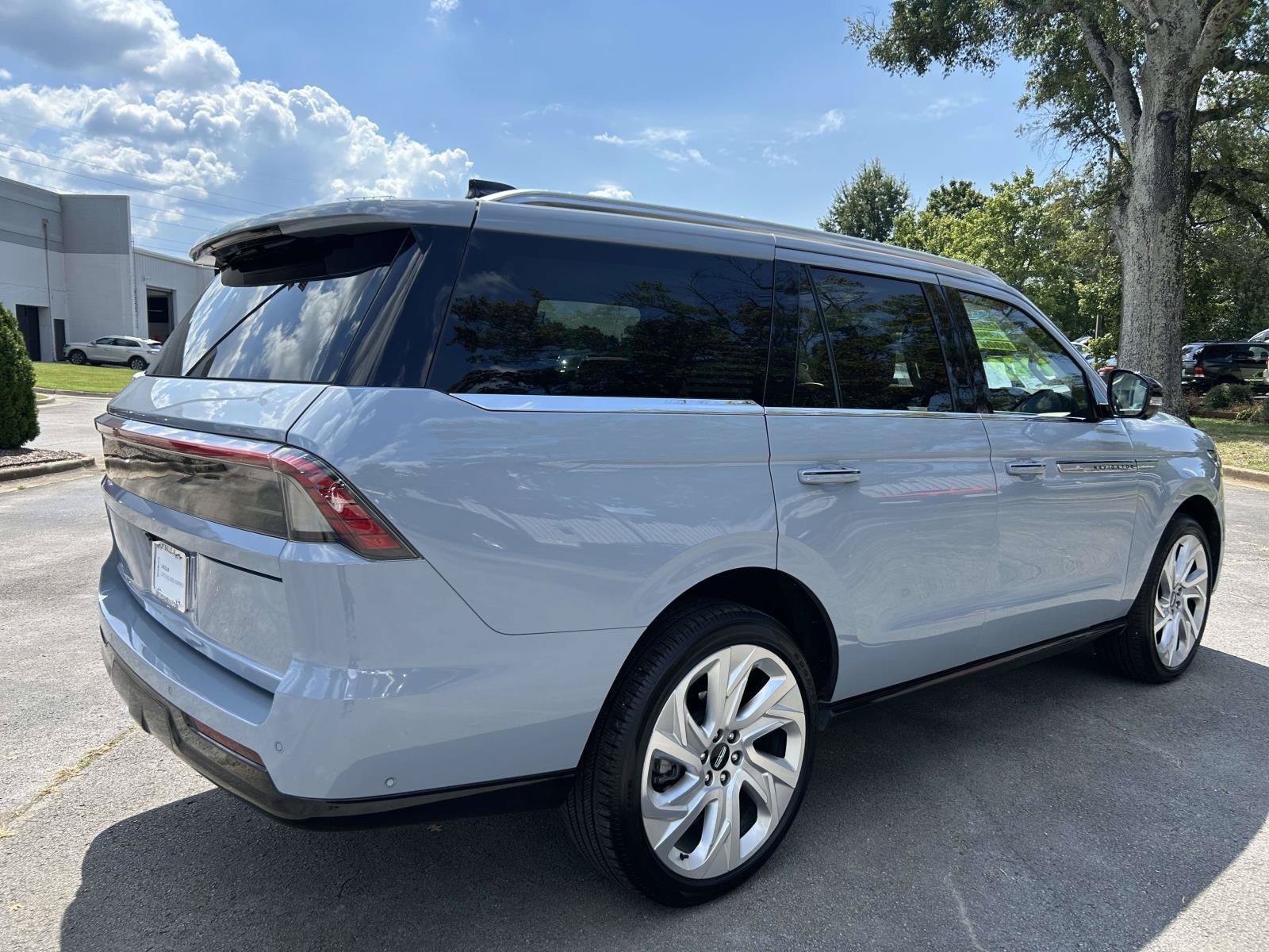 Certified 2025 Lincoln Navigator Reserve AWD/4WD image 3