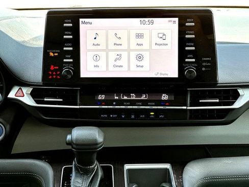 Used 2021 Toyota Sienna LE FWD image 29