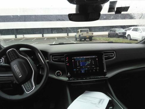 Used 2024 Jeep Wagoneer Series II w/ Flexible Seating Group RWD image 6