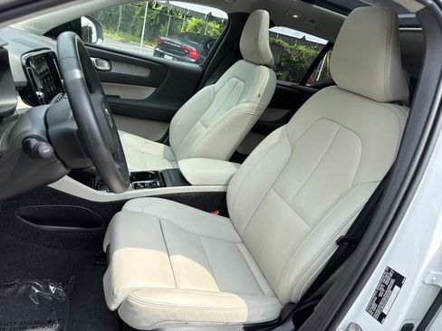 Certified 2025 Volvo XC40 B5 Ultra AWD/4WD image 16
