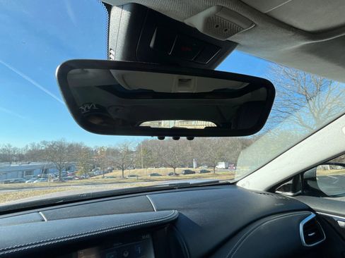 Used 2017 INFINITI QX30 Premium w/ Navigation Package image 19