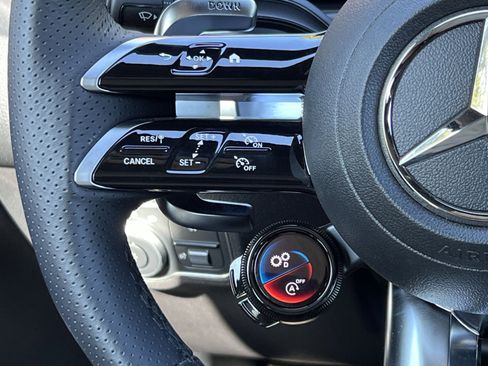 New 2025 Mercedes-Benz GLB 35 AMG 4MATIC image 32