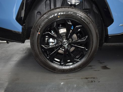 Used 2025 Toyota RAV4 XSE image 9