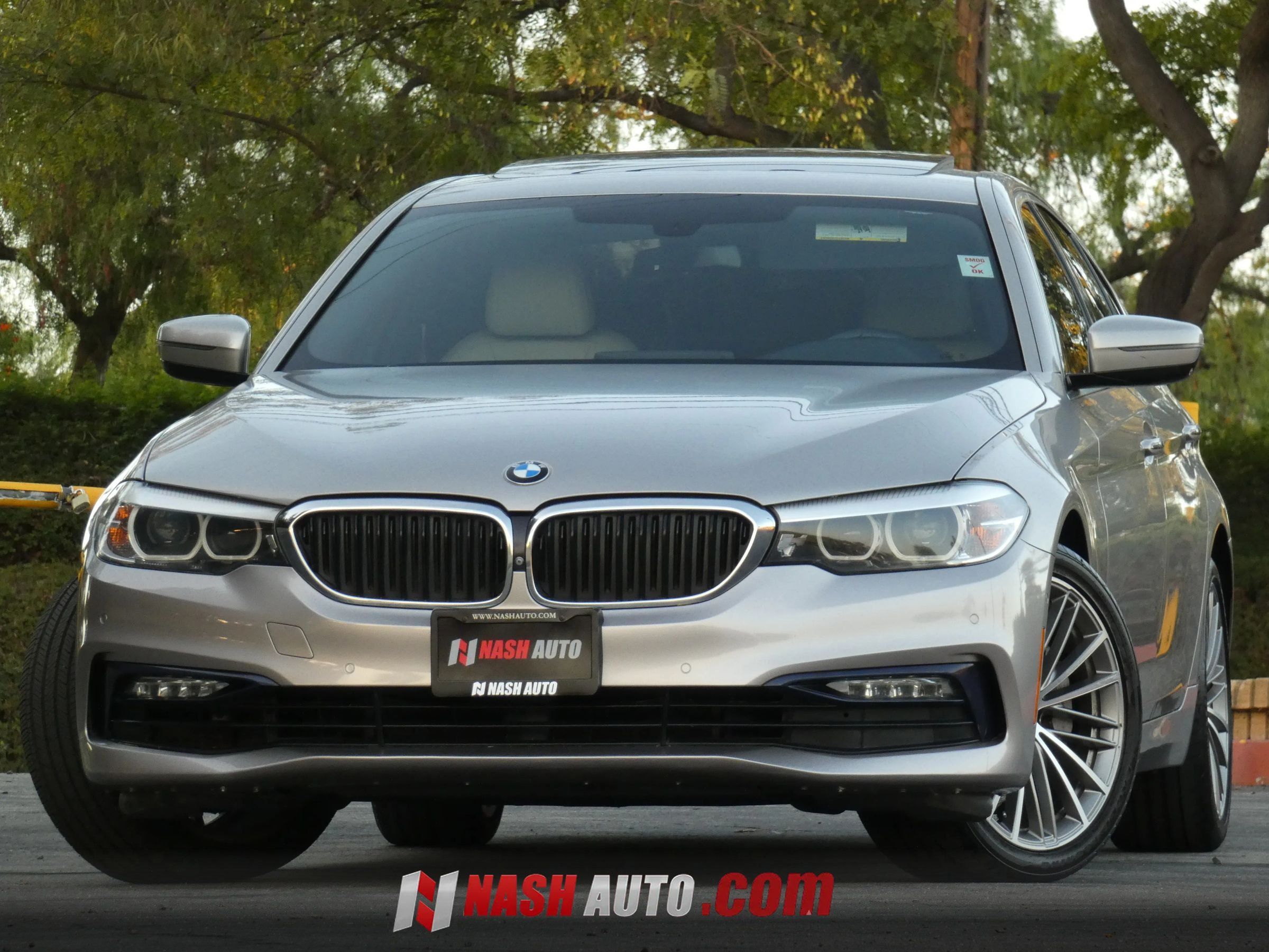 Used 2018 BMW 540i RWD image 2