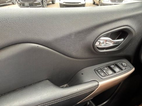 Used 2017 Jeep Cherokee Limited AWD/4WD image 31