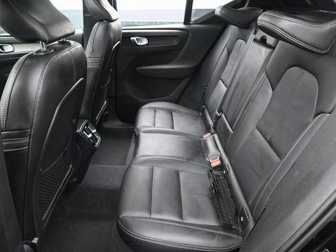 Used 2024 Volvo XC40 B5 Ultimate w/ Protection Package Premier image 28