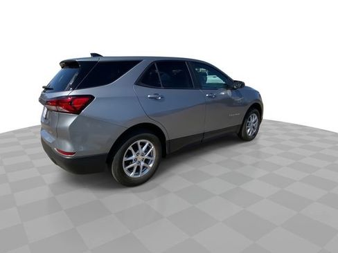 Used 2024 Chevrolet Equinox LS w/ LS Convenience Package AWD/4WD image 2