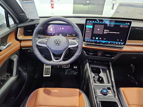 New 2026 Volkswagen Tiguan SEL R-Line AWD/4WD image 14