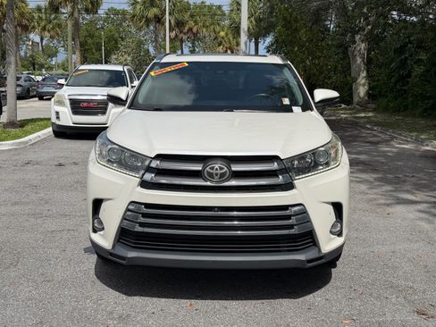 Used 2019 Toyota Highlander Limited Platinum AWD/4WD image 2