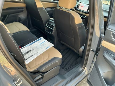 New 2026 Volkswagen Atlas Cross Sport SE image 28