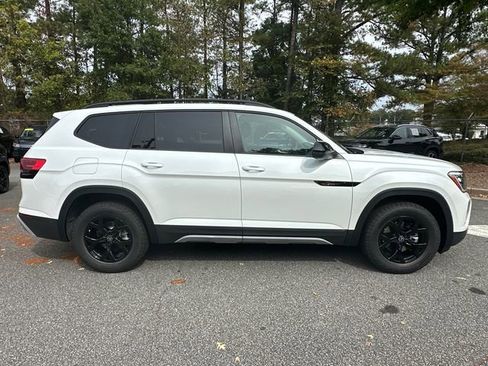 New 2026 Volkswagen Atlas Peak Edition AWD/4WD image 8