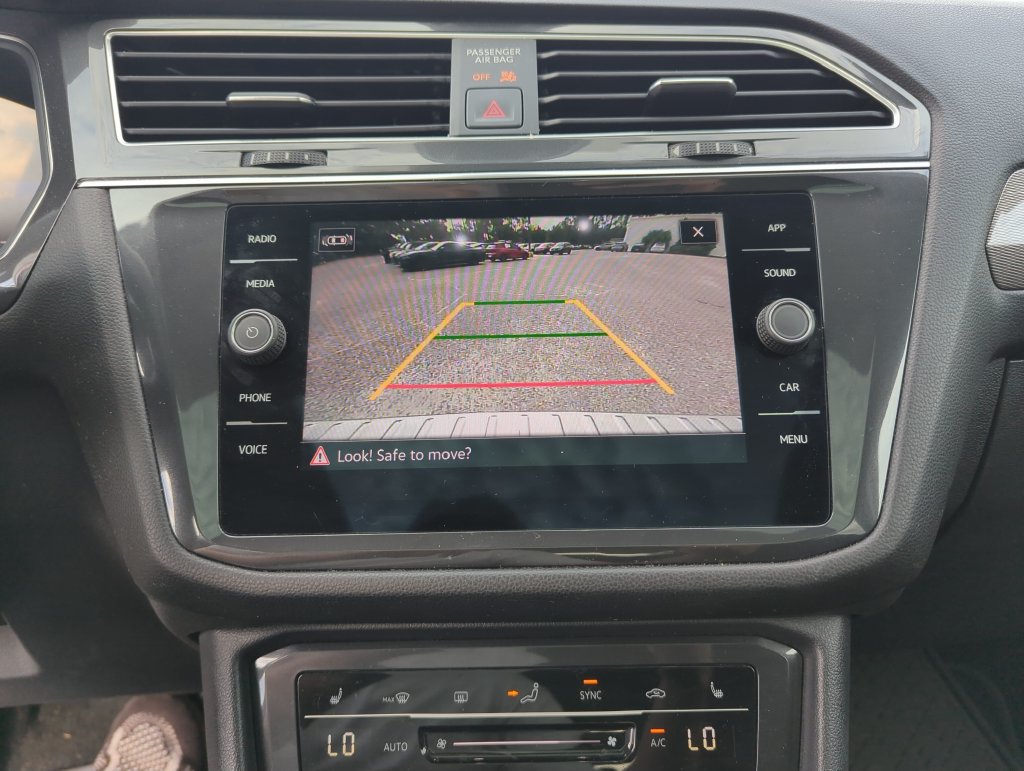 Used 2023 Volkswagen Tiguan SE w/ Panoramic Sunroof Package FWD image 25