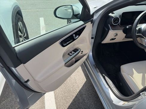Used 2025 Mercedes-Benz C 300 Sedan image 8