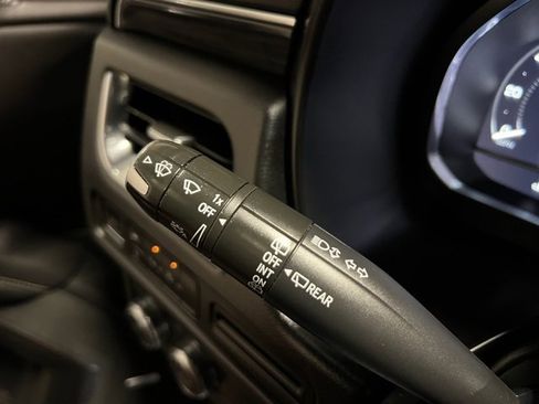 Used 2023 GMC Yukon XL SLT image 39