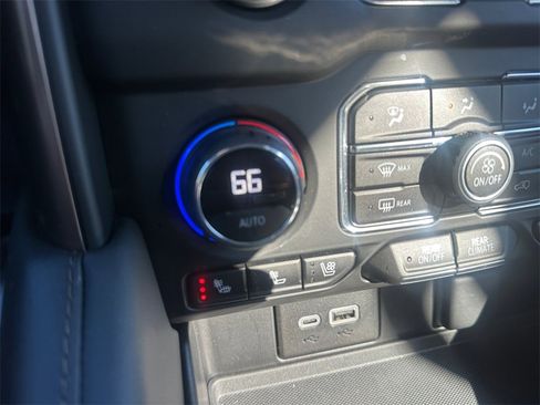 Used 2024 Chevrolet Tahoe High Country image 25