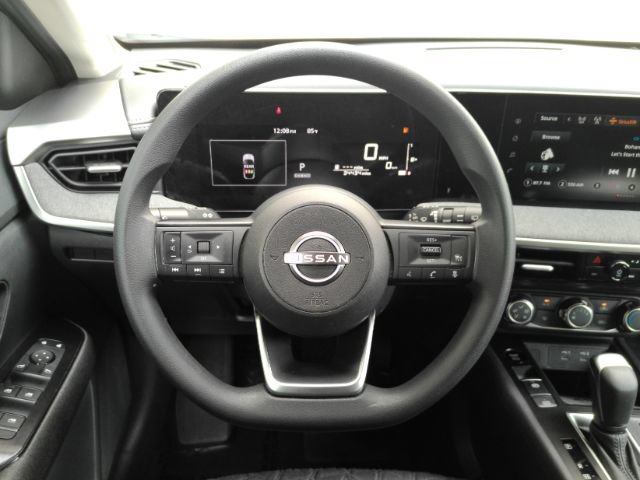 Used 2025 Nissan Kicks SV FWD image 30