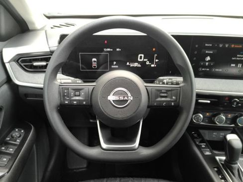 Used 2025 Nissan Kicks SV FWD image 30
