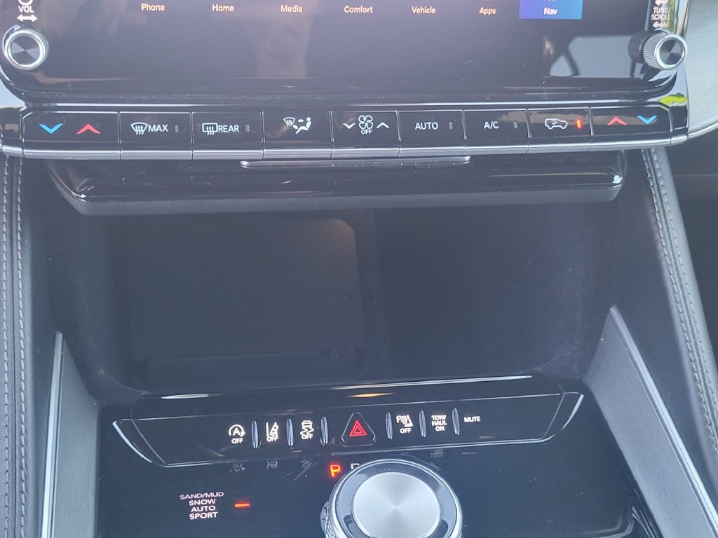 Used 2025 Jeep Wagoneer 4WD image 23