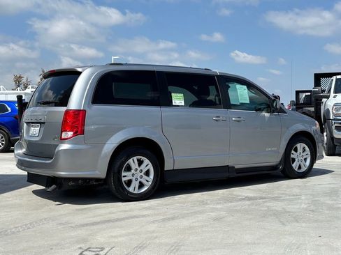 Used 2019 Dodge Grand Caravan SXT image 6