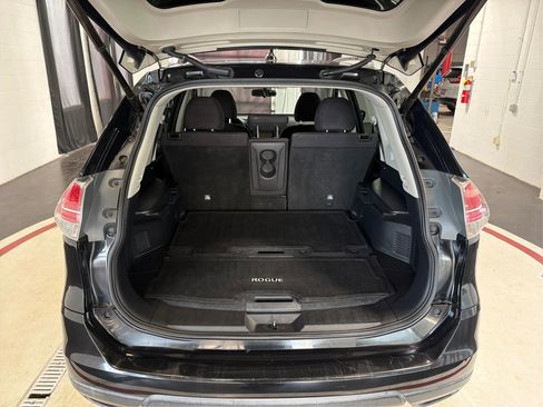 Used 2016 Nissan Rogue SV w/ SV Premium Package image 12