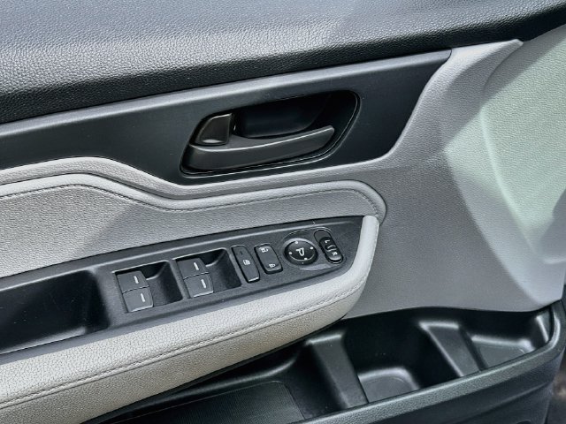 Used 2019 Honda Odyssey EX image 17