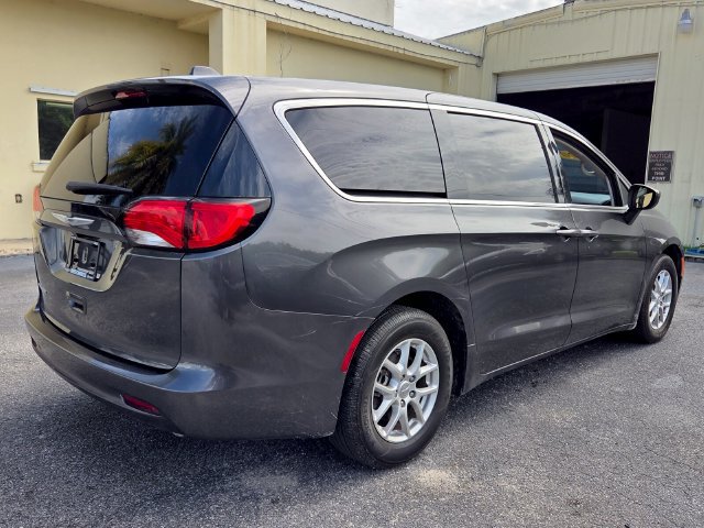 Used 2020 Chrysler Voyager LX FWD image 7