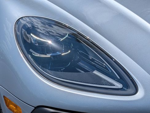 Certified 2025 Porsche Macan Turbo AWD/4WD image 33