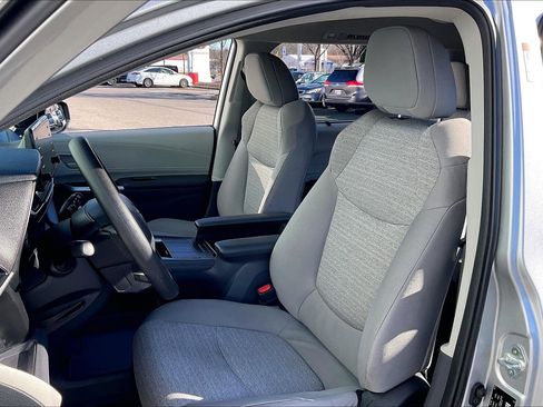 Used 2023 Toyota Sienna LE image 29