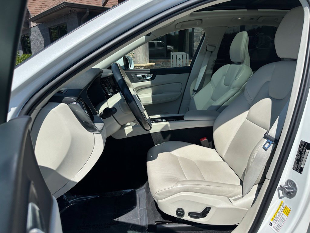 Used 2023 Volvo XC60 B5 Plus AWD/4WD image 14