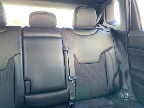 Used 2025 Jeep Compass Trailhawk image 36