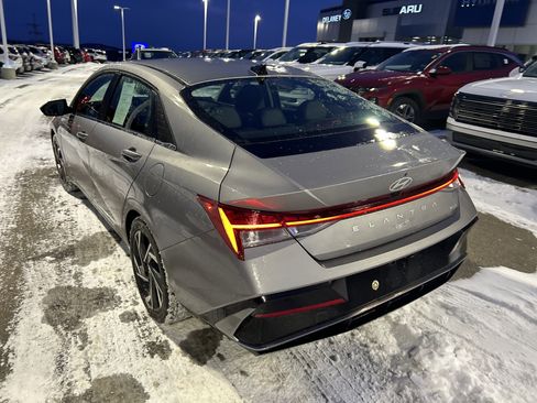 Certified 2025 Hyundai Elantra Limited image 12