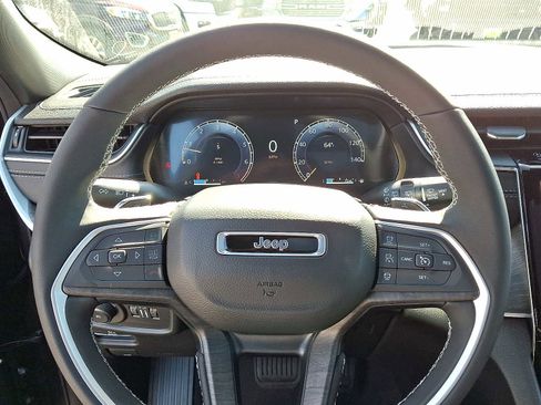 New 2025 Jeep Grand Cherokee Limited w/ Black Appearance Package image 15