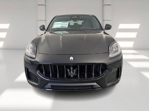 New 2025 Maserati Grecale GT image 2
