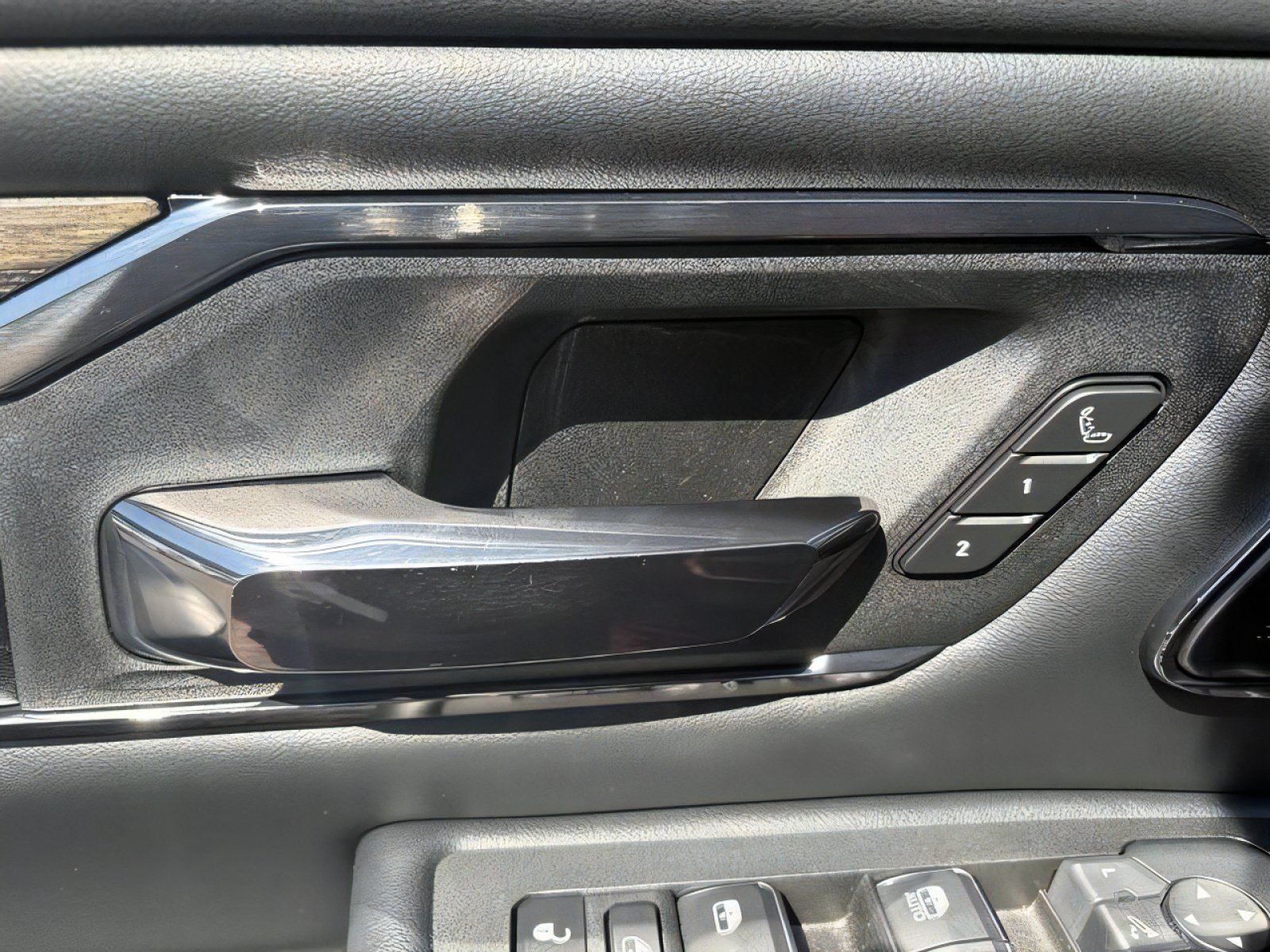 Used 2025 RAM 1500 Limited AWD/4WD image 15