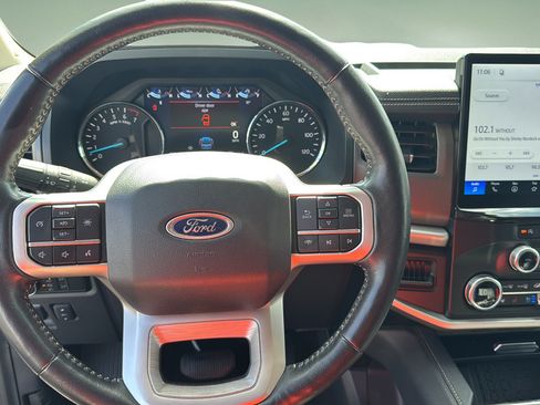 Used 2024 Ford Expedition XLT AWD/4WD image 14