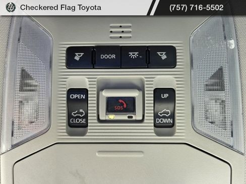 Used 2021 Toyota RAV4 XLE Premium image 10