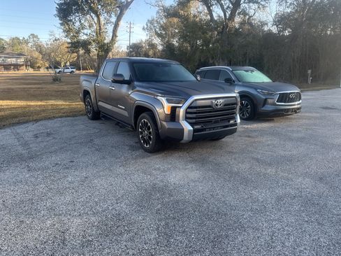 Used 2023 Toyota Tundra Limited image 1