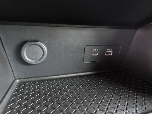 Used 2025 Nissan Pathfinder SV image 9