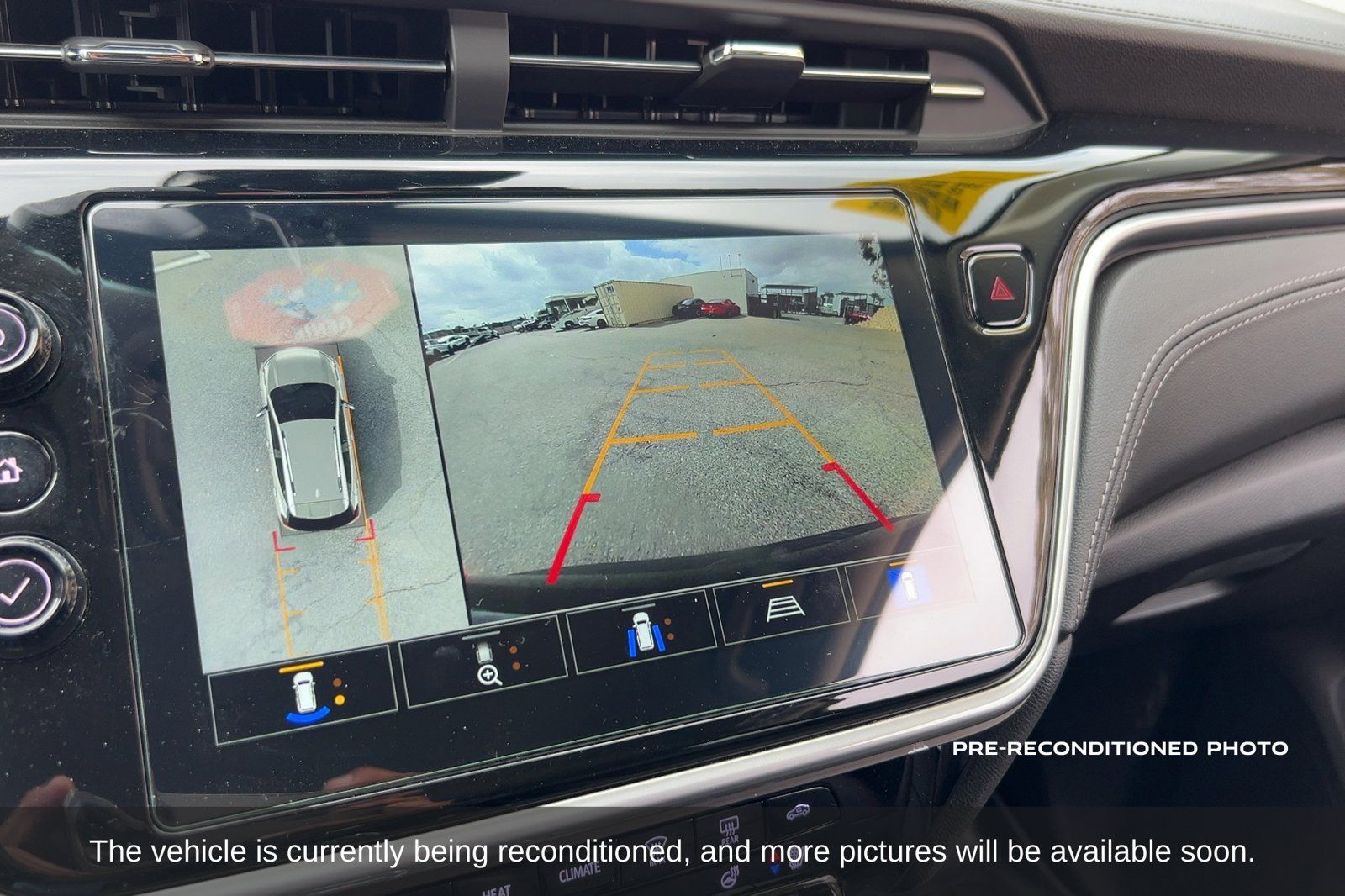 Used 2023 Chevrolet Bolt EUV Premier w/ Redline Edition FWD image 17